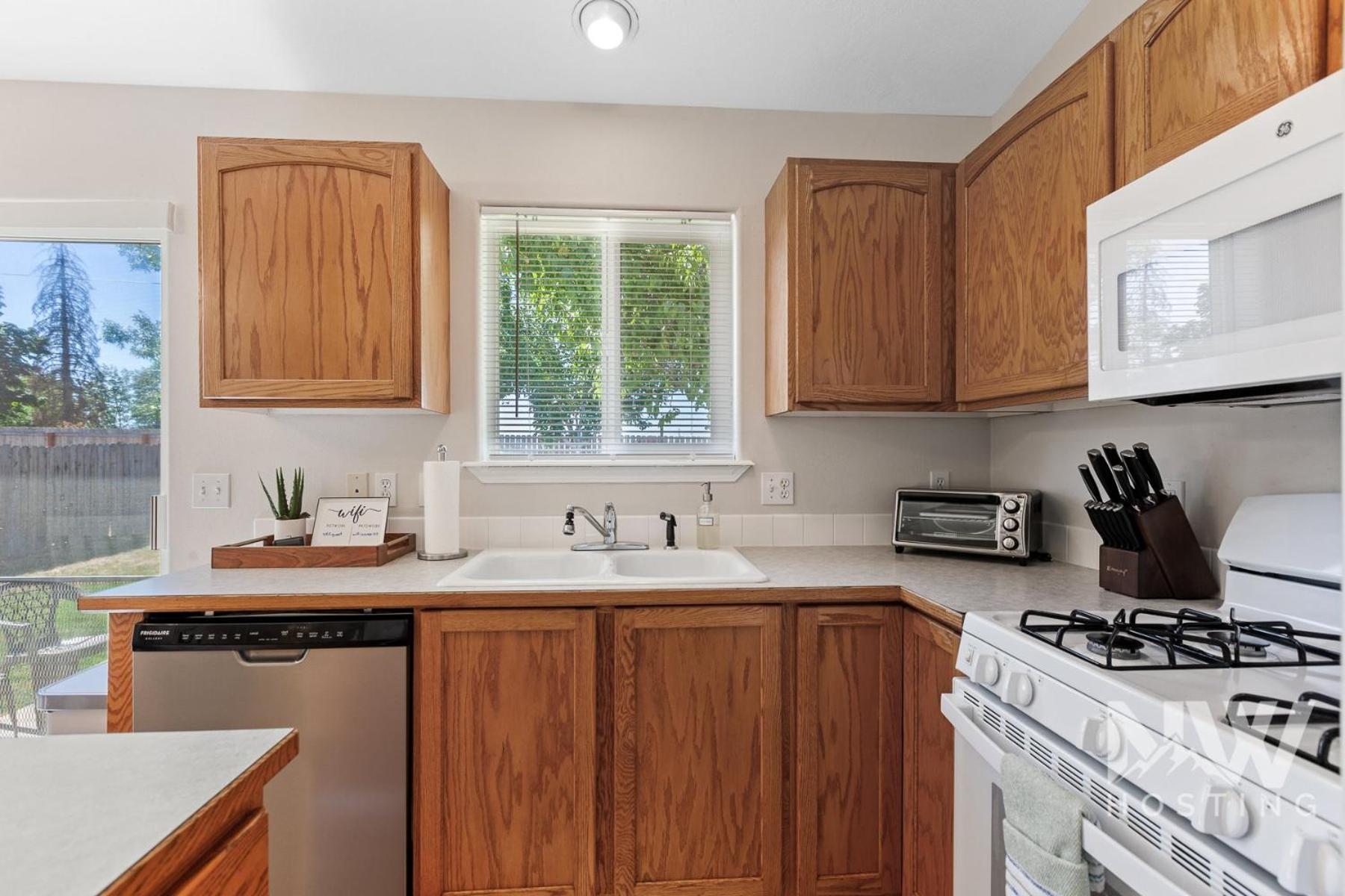 Charming Home Ear Triple Play Silverwood Hayden Lake Fire Pi Fenced Yard A Plum Tree 1219 Exterior photo